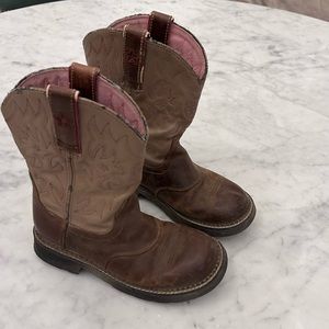 KIDS ARIAT BOOTS SIZE 3